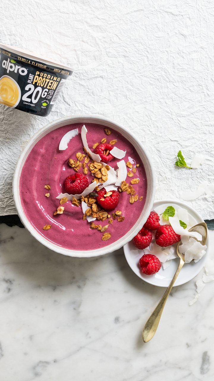 90B5C22C-A327-4860-BB8EC81A6D731882<br>A_Protein_HighProtein_Master_Recipe_Image____Desserts_HighProtein_Soy_Vanilla_Pot_250g_HR_vanillaraspberrysmoothiebowl-9x16-080<br>