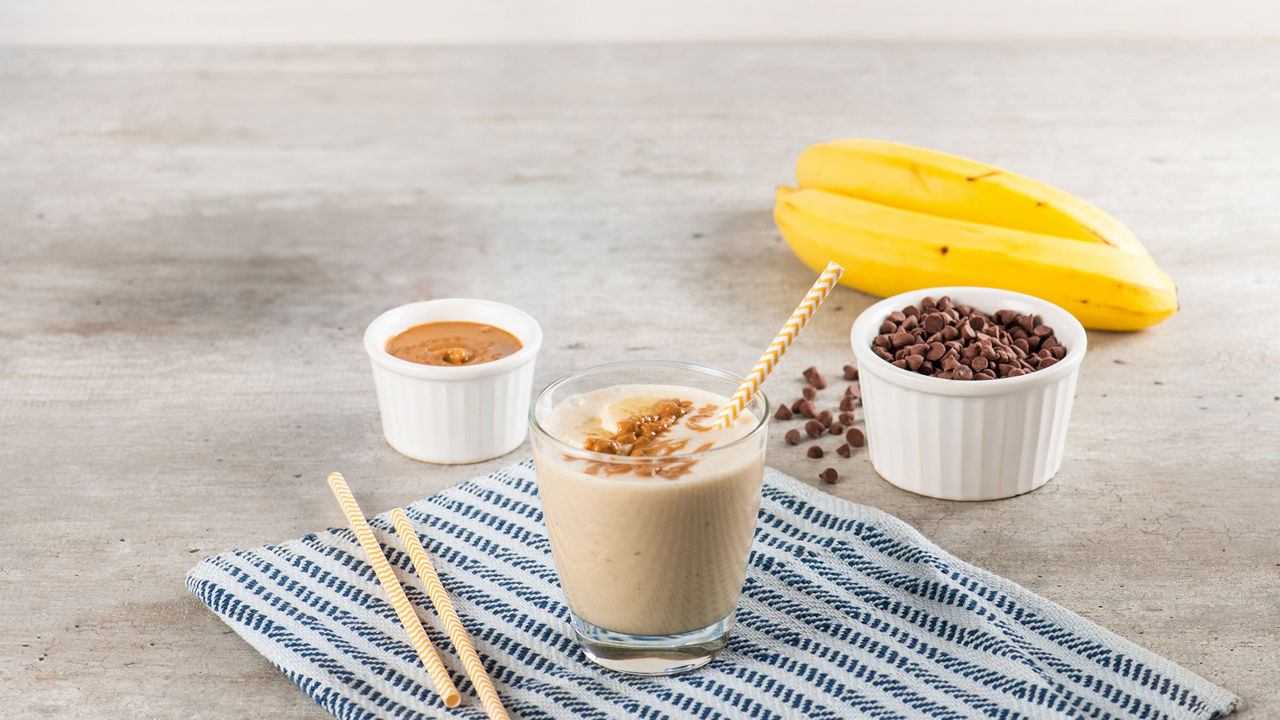Batido de banana con mantequilla de mani