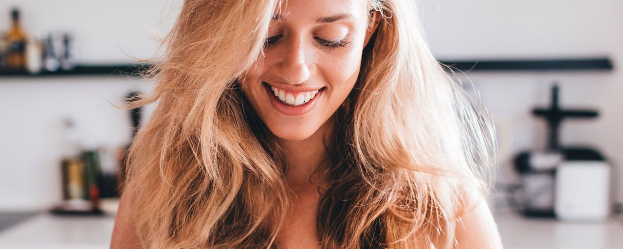 Ragazza rilassata e in salute 