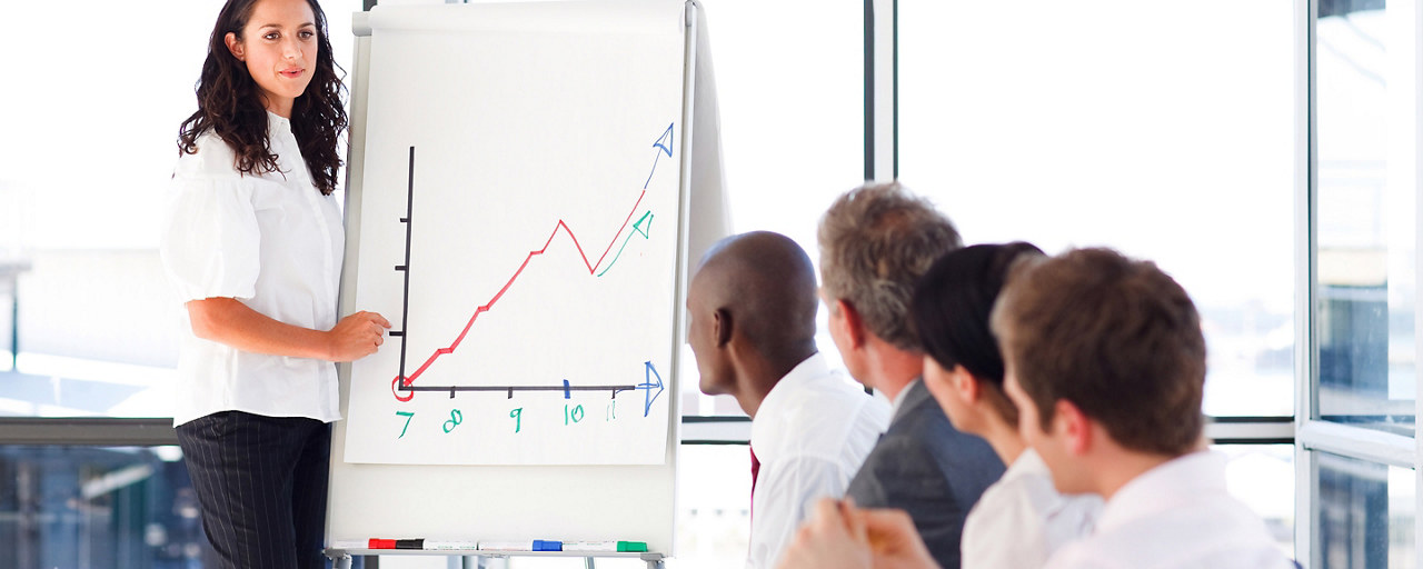 Donna affronta una sfida lavorativa