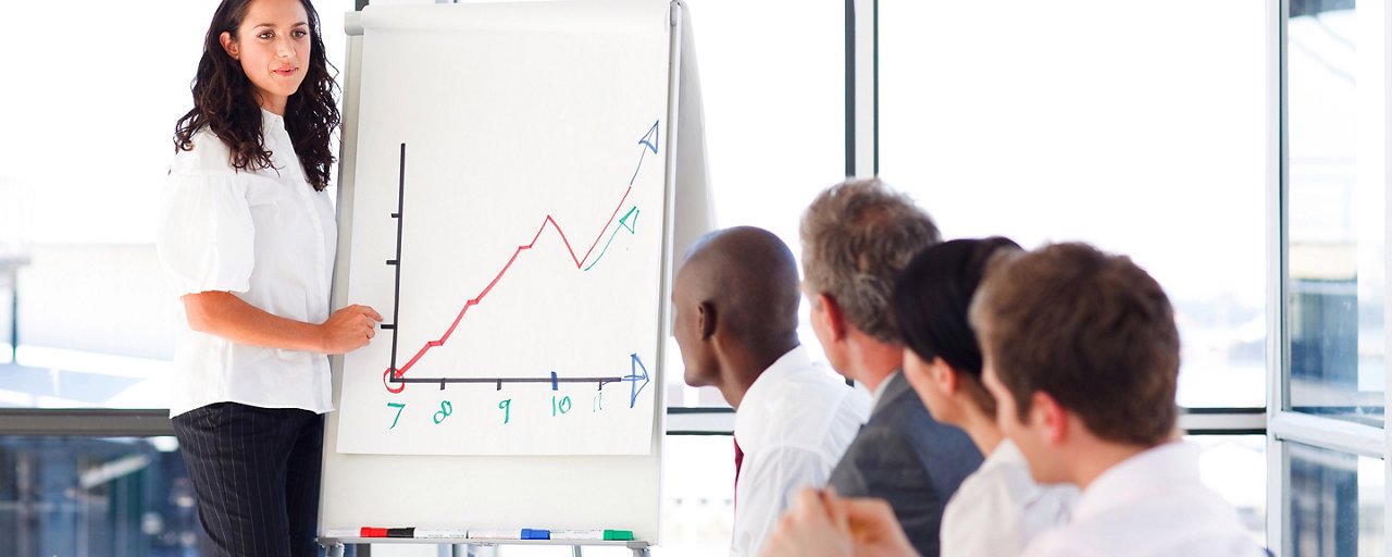 Donna affronta una sfida lavorativa