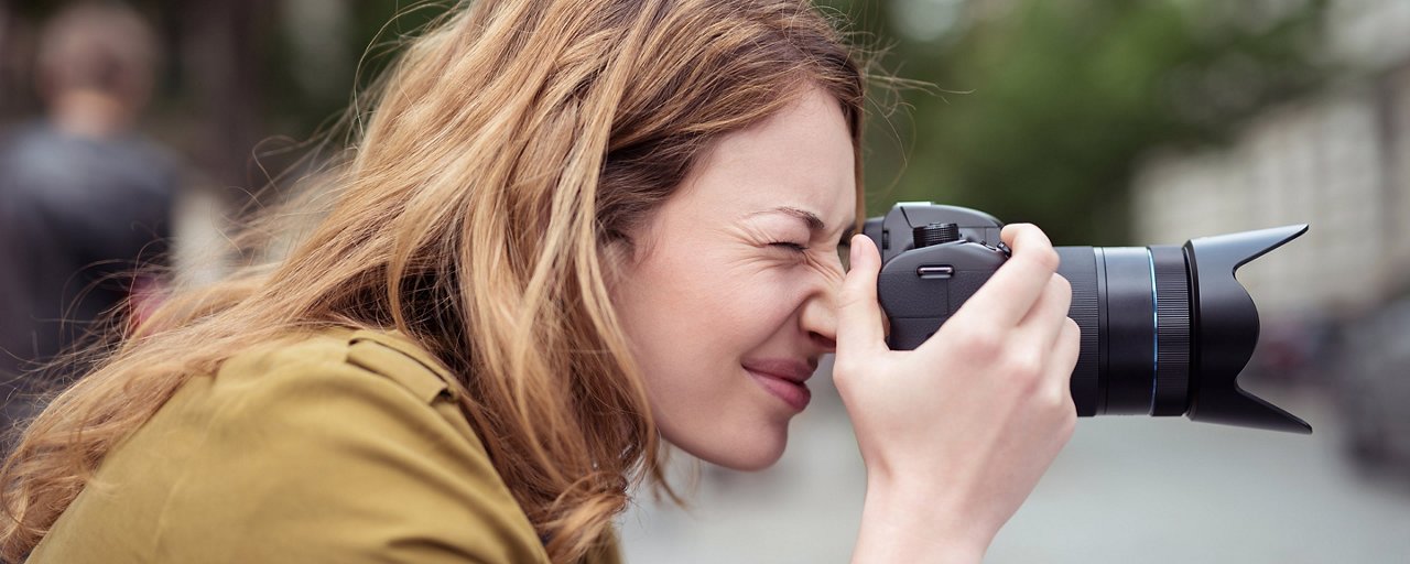 Ragazza scatta fotografie
