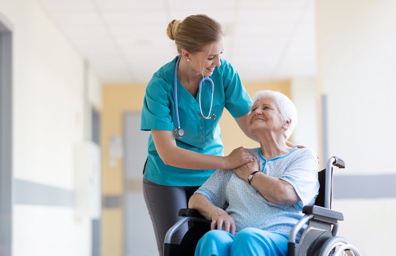nurse-take-care-patient