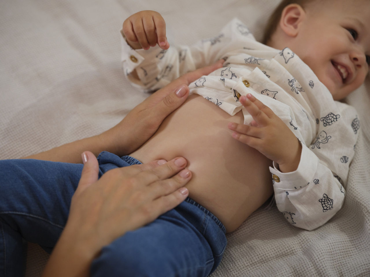 mom touching baby belly