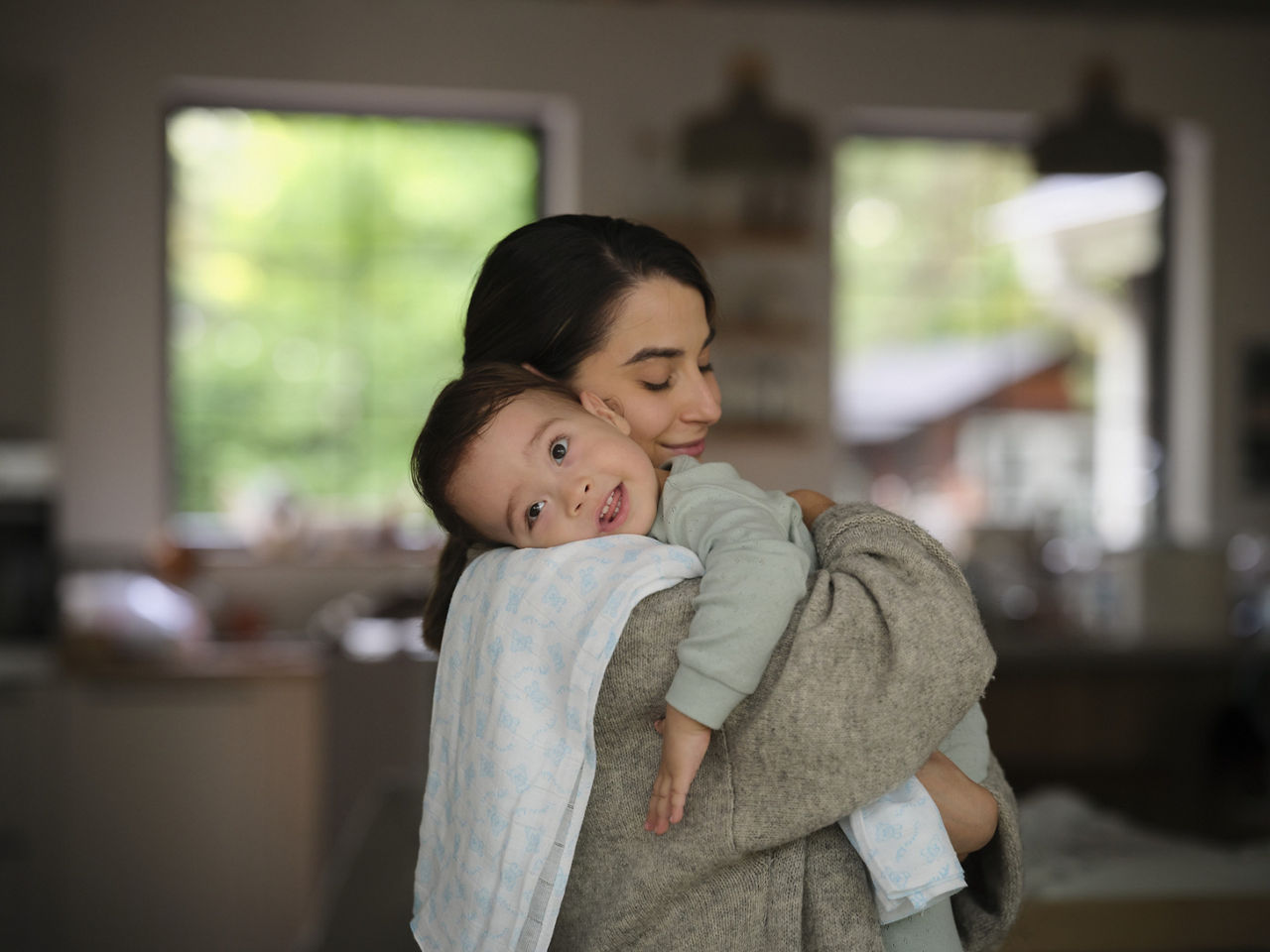 mom-and-baby-hugging