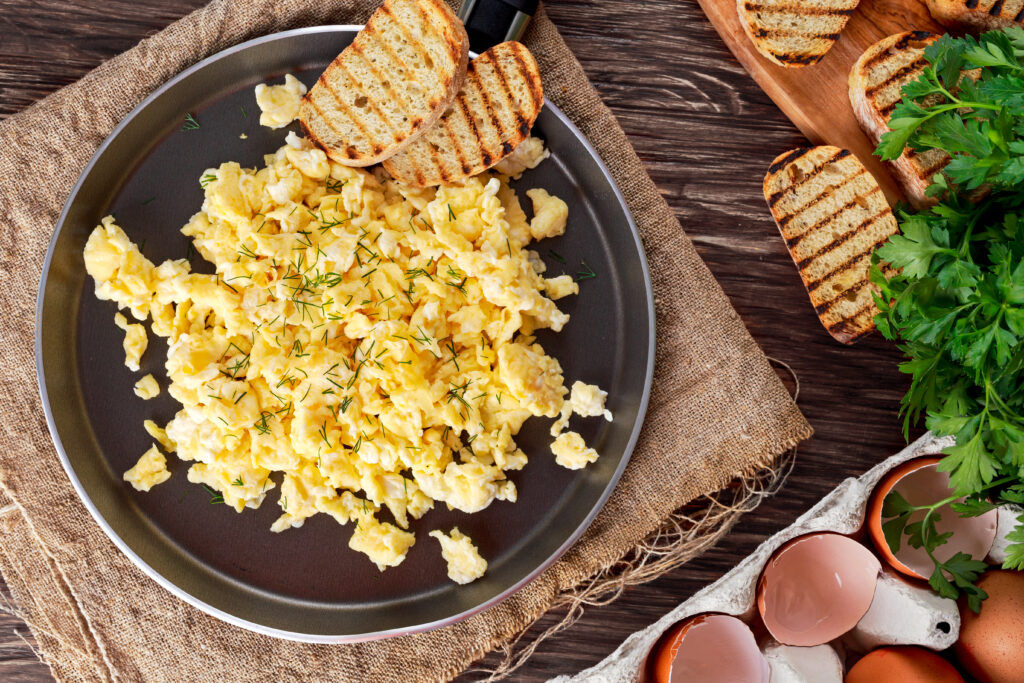 Scrambled eggs on Pan with grilled toast