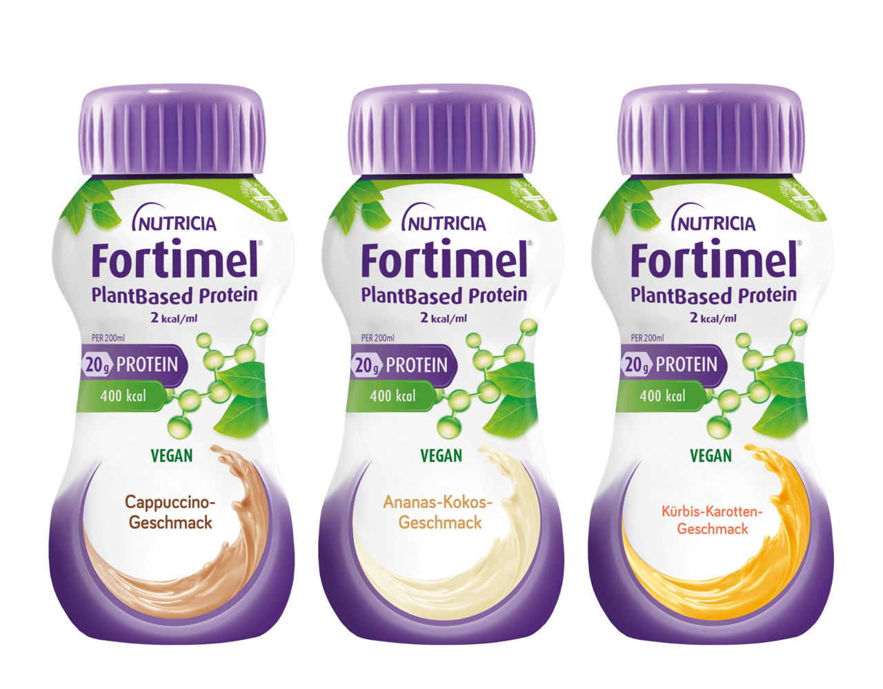 Drei Danone Nutricia Fortimel Flaschen in den Sorten Cappuccino, Ananas-Kokos und Kürbis-Karotte nebeneinander.