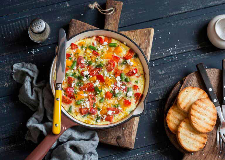 Vegetable rich Pizza with bread