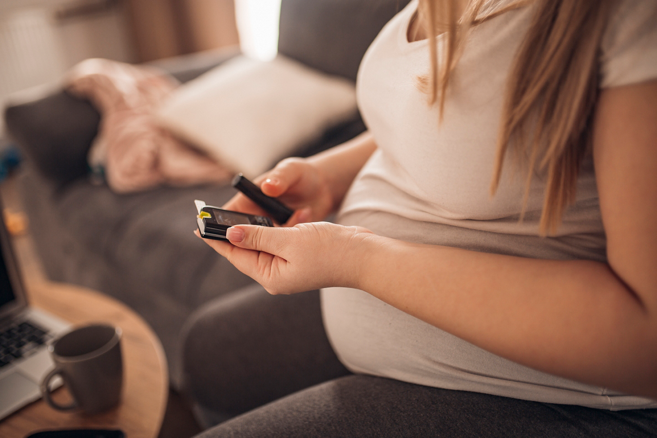 young pregnant woman controls her blood sugar during pregnancy