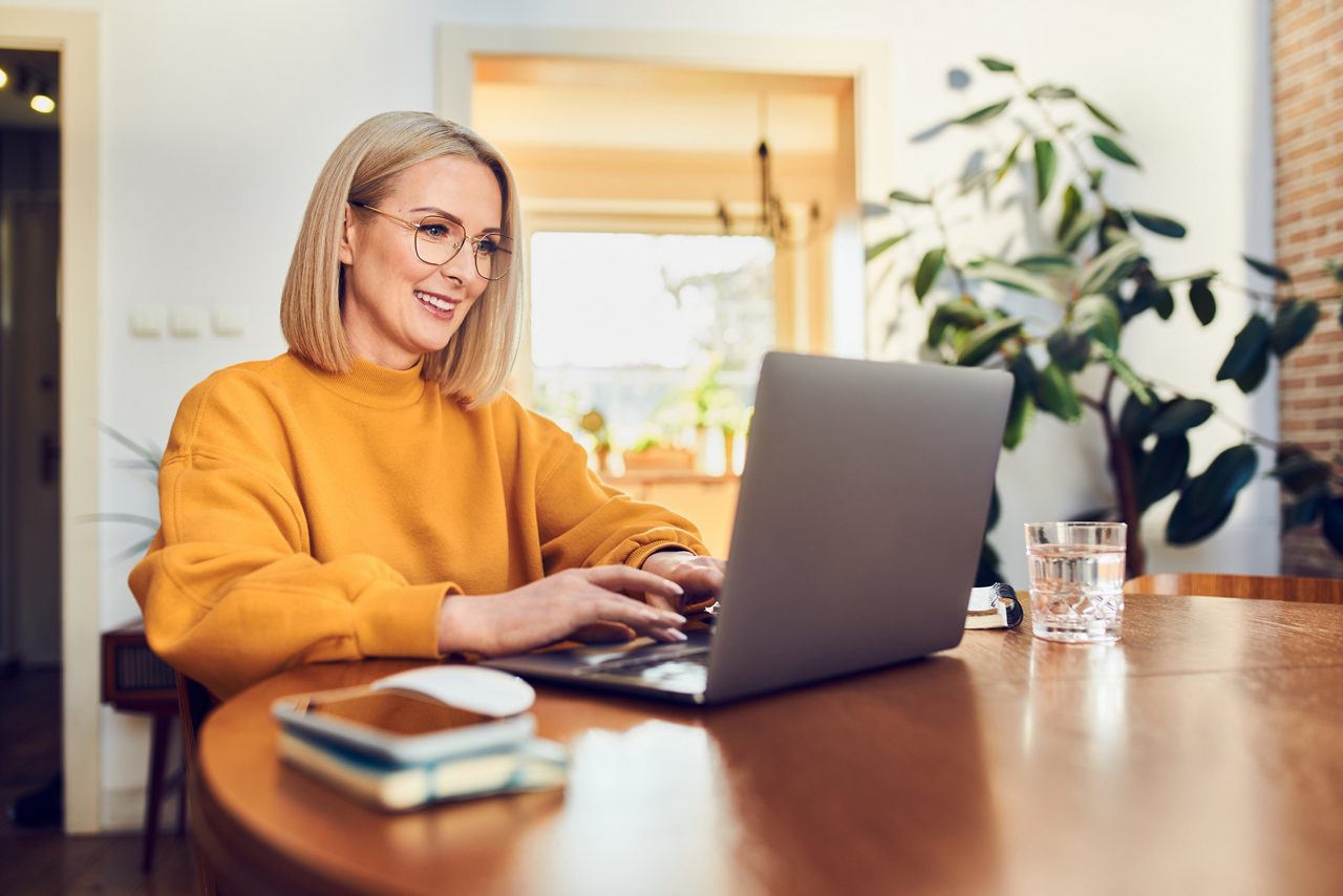 Woman happy at Laptop