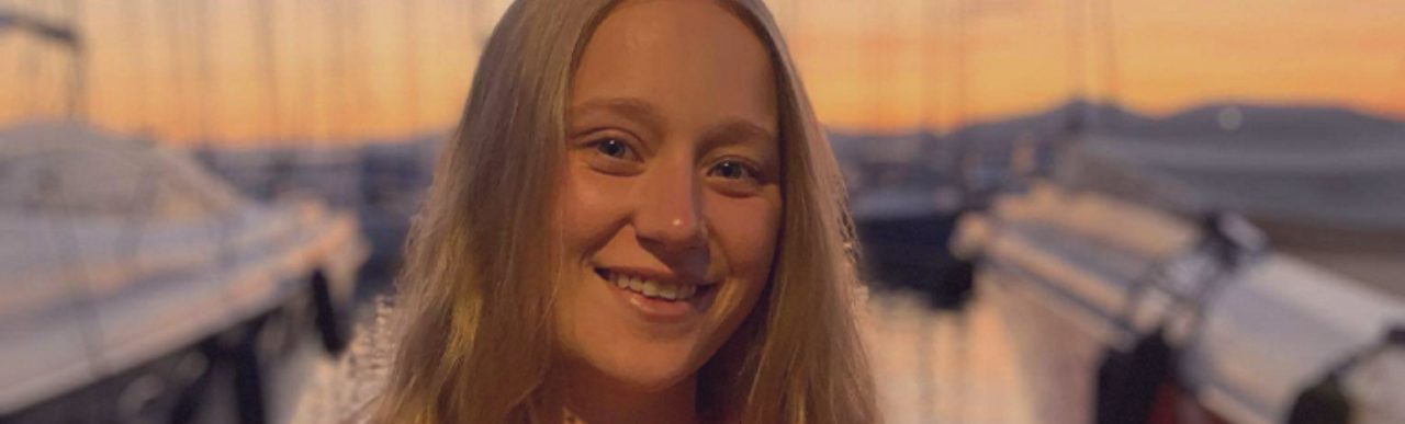 Jonge vrouw vertelt hoe zij is opgegroeid met PKU