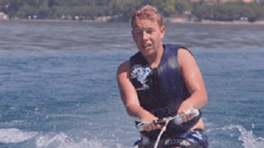 Yorben jonge man jet-skiënd