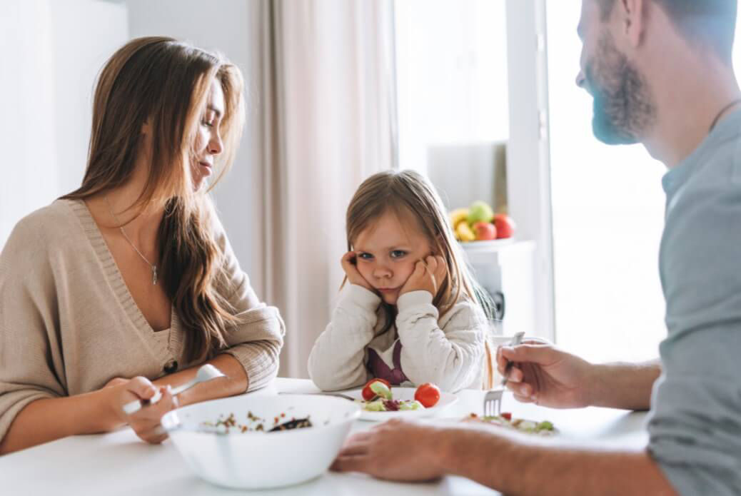 Parents trying to make a fussy child eat