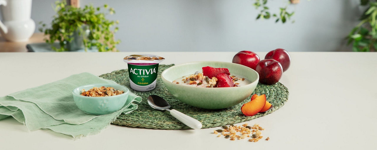 Bowl Activia prune granola