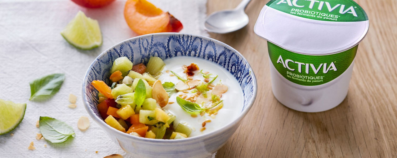 Bowl de fruits au basilic et amandes crispy