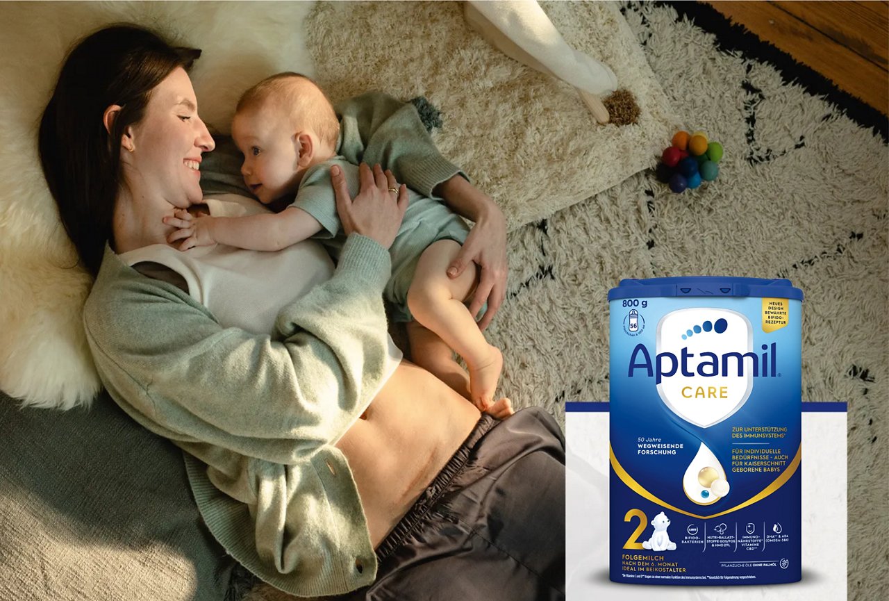 Mutter mit Baby im Arm 