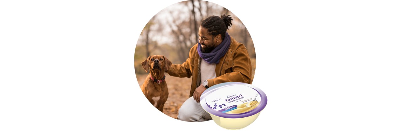Mann mit Hund und Fortimel Creme Protein 1.6 kcal