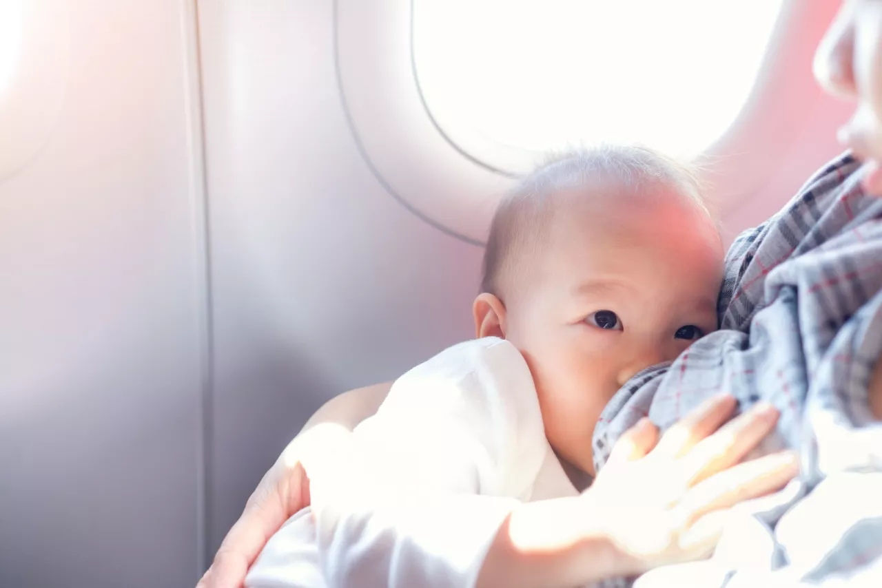 Cho con bú mẹ đúng cách giúp duy trì nguồn sữa dồi dào
