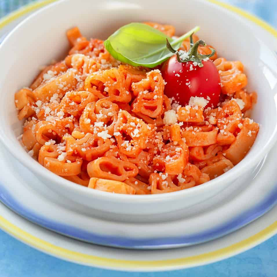 ANIMAL PASTA WITH TOMATO SAUCE
