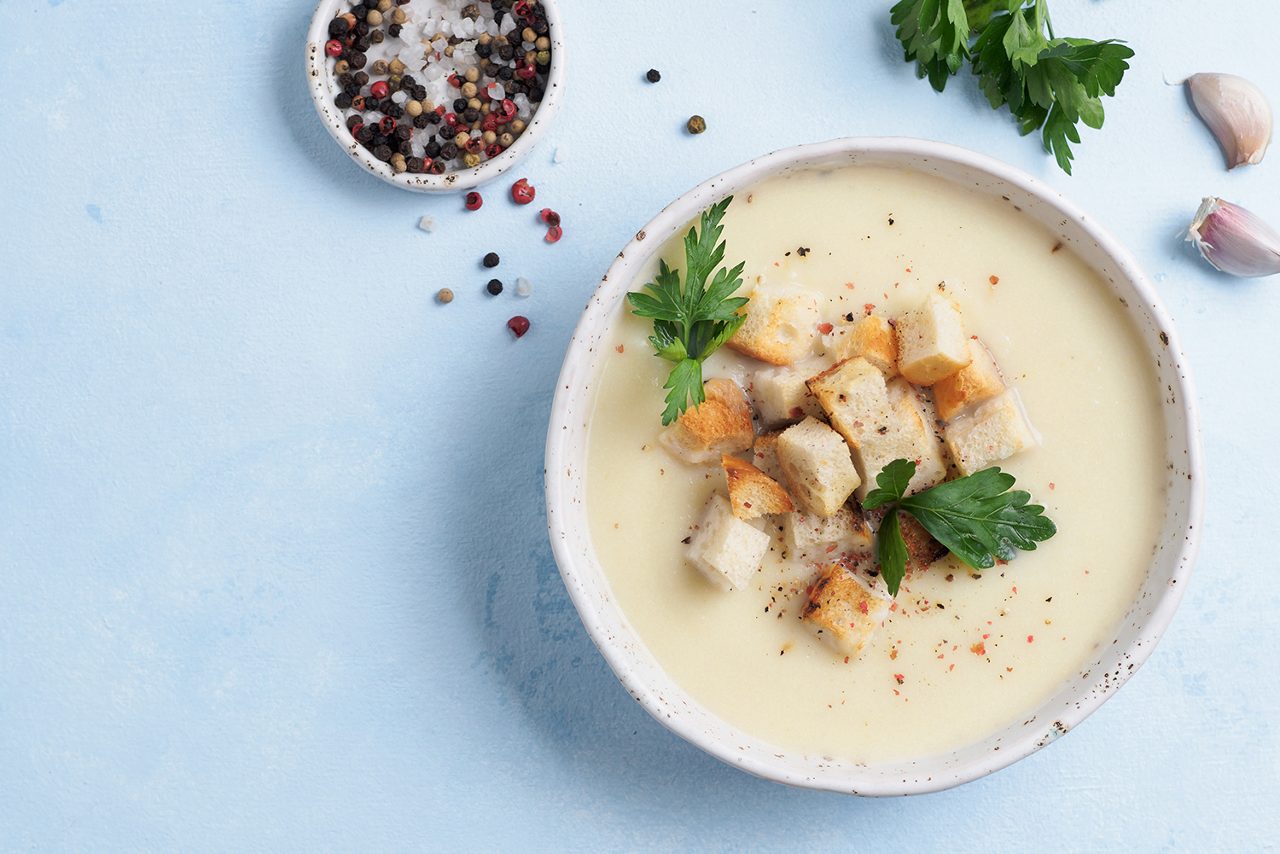 Fenchel-Apfel-Suppe mit Kräutercroutons