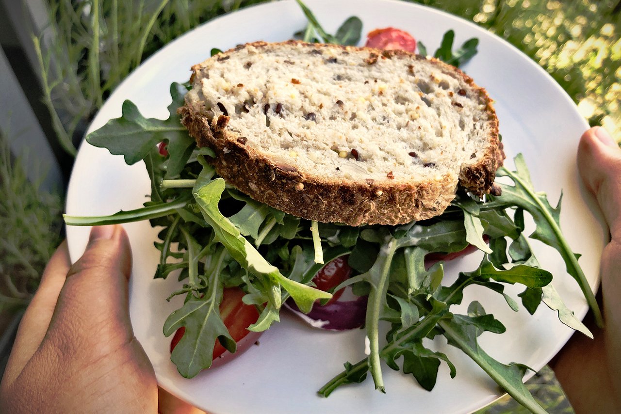 Vollkorn-Sandwich mit Kernöl-Topfencreme