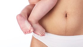 Bauch nach der Geburt