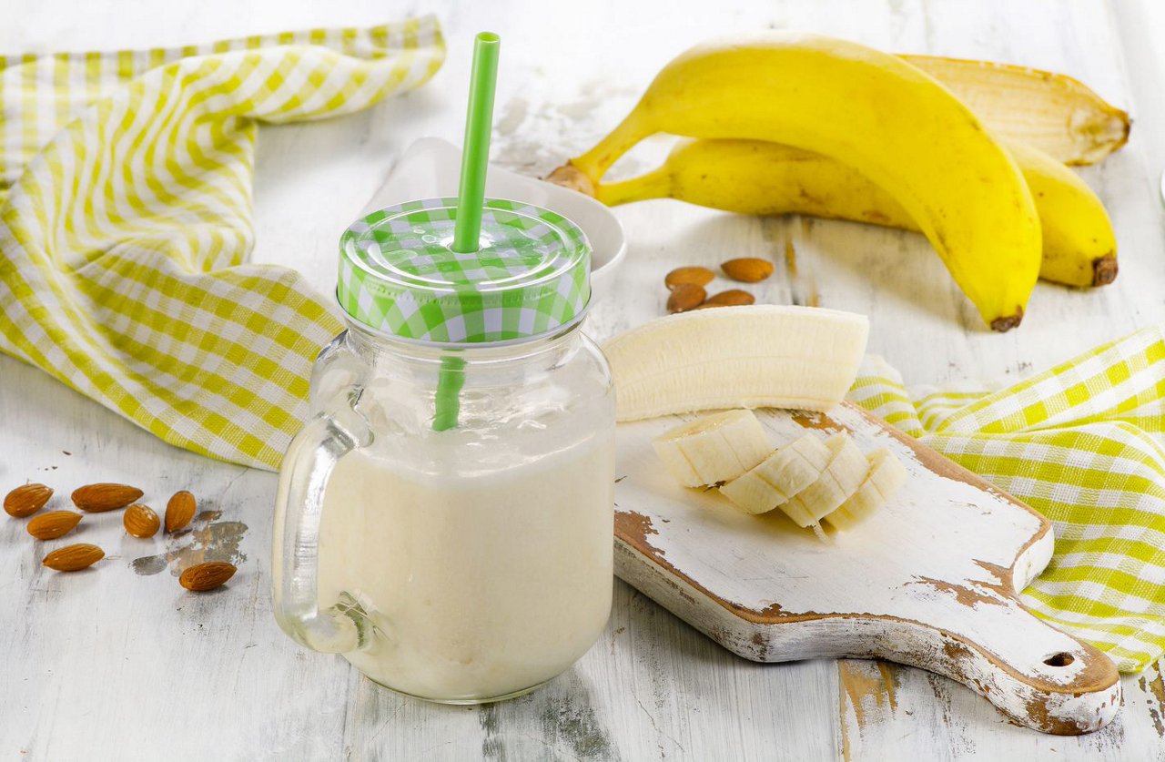 Bananen-Mandel Smoothie im Glas