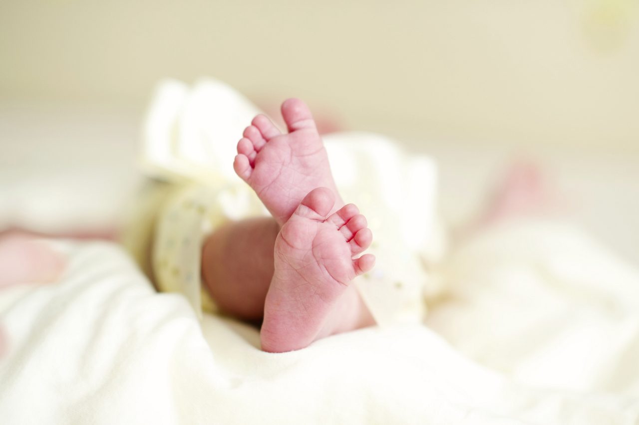 Photo libre de droit de Profil De Femme Enfant Après Examen Des