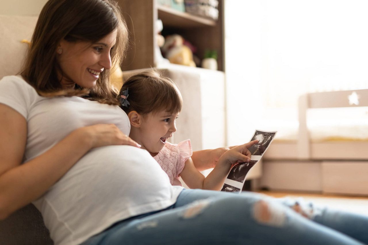 Mutter mit zwei Kindern