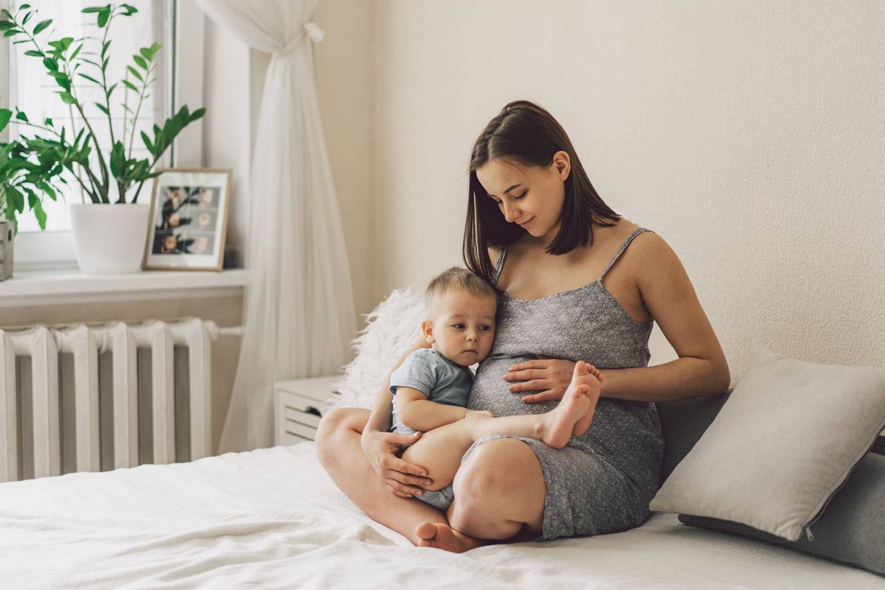 Une mère avec deux enfants