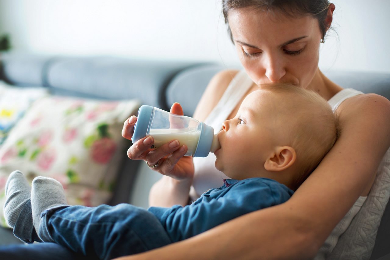 Nourrir mon bébé : le premier biberon !