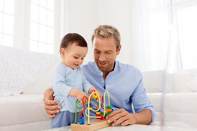 aptaclub father and baby playing