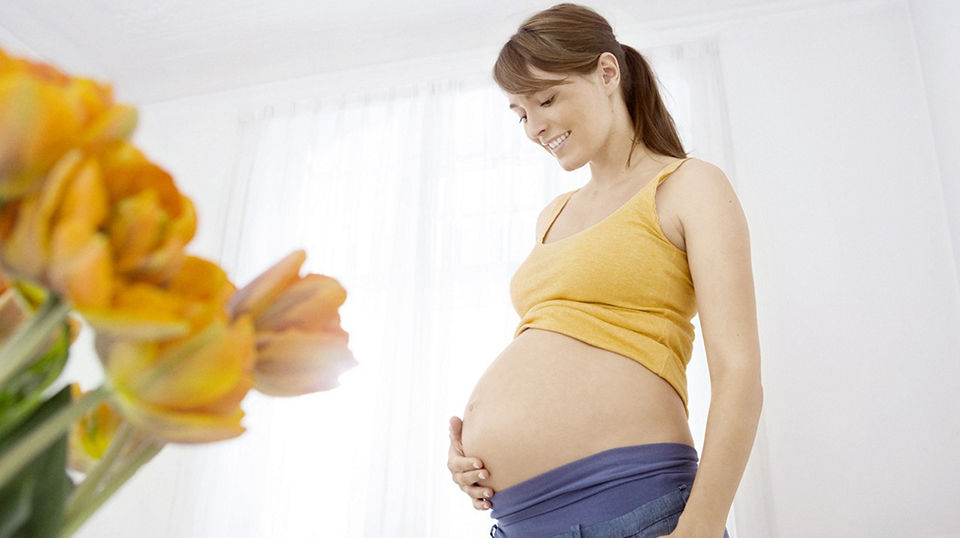 aptaclub pregnant lady holding her tummy