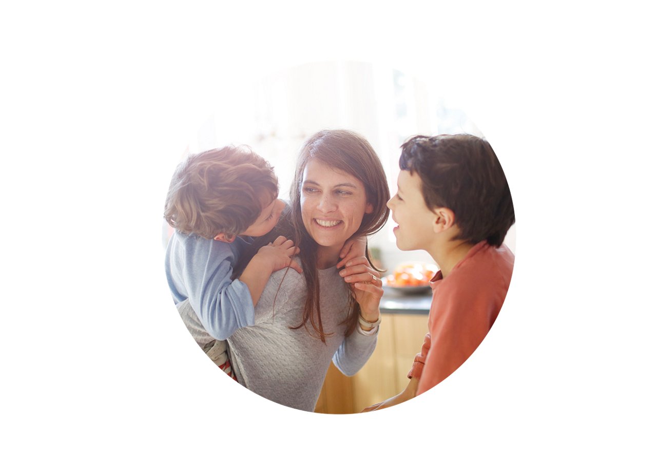 Kind mit zwei Frauen