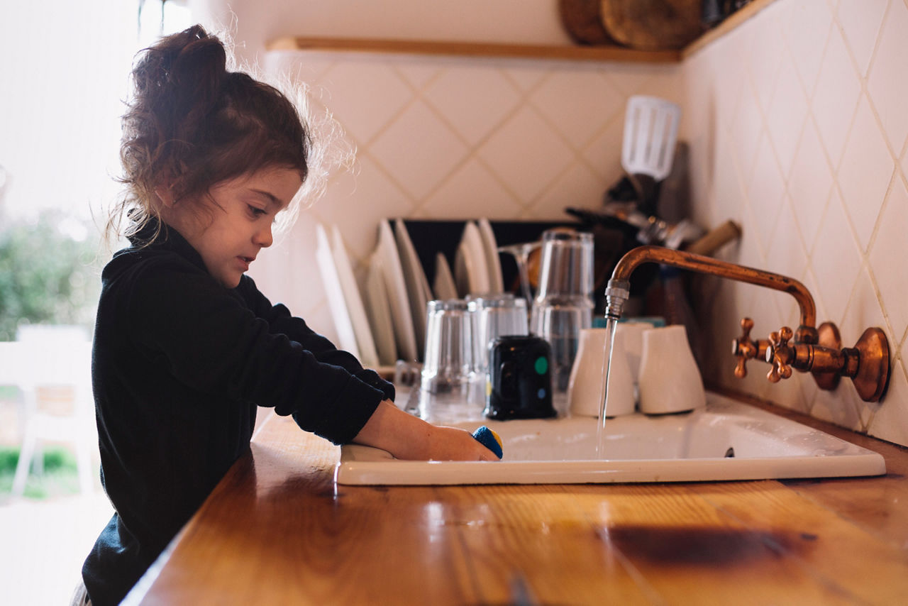 AptaGro girl washing dishes article website