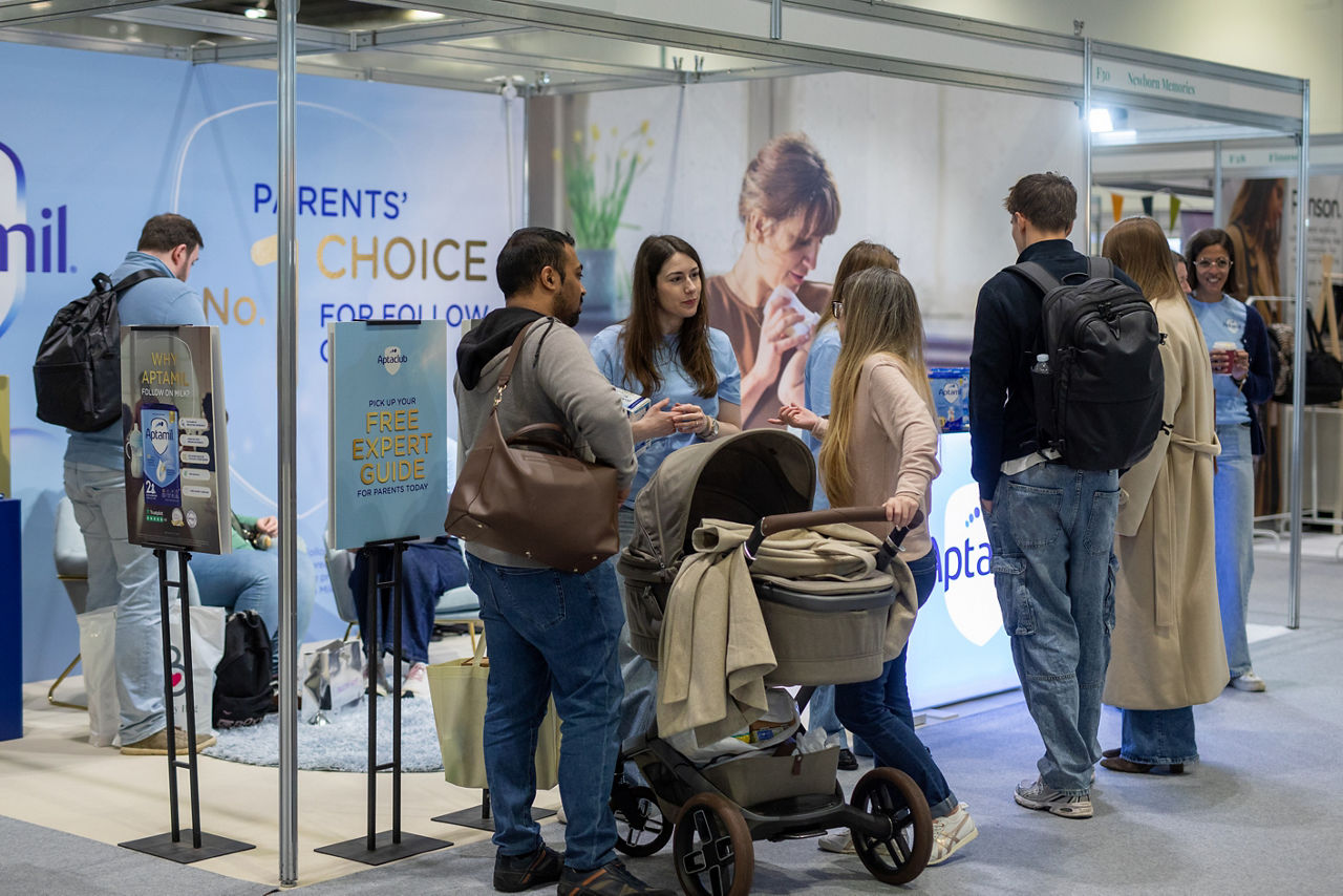 aptamil-baby-show-stand-visitors