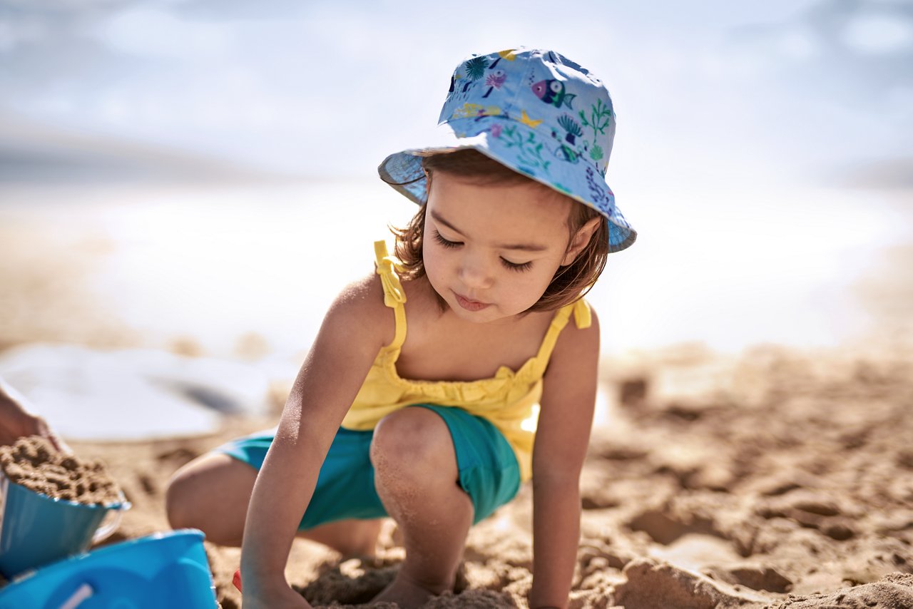 aptamil-elp-beach-toddler-01