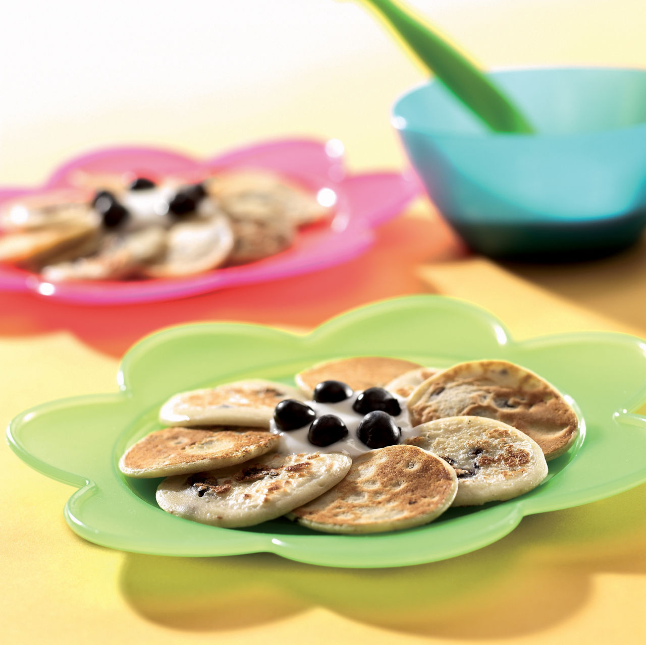 Mini blueberry pancakes with Aptamil Pepti