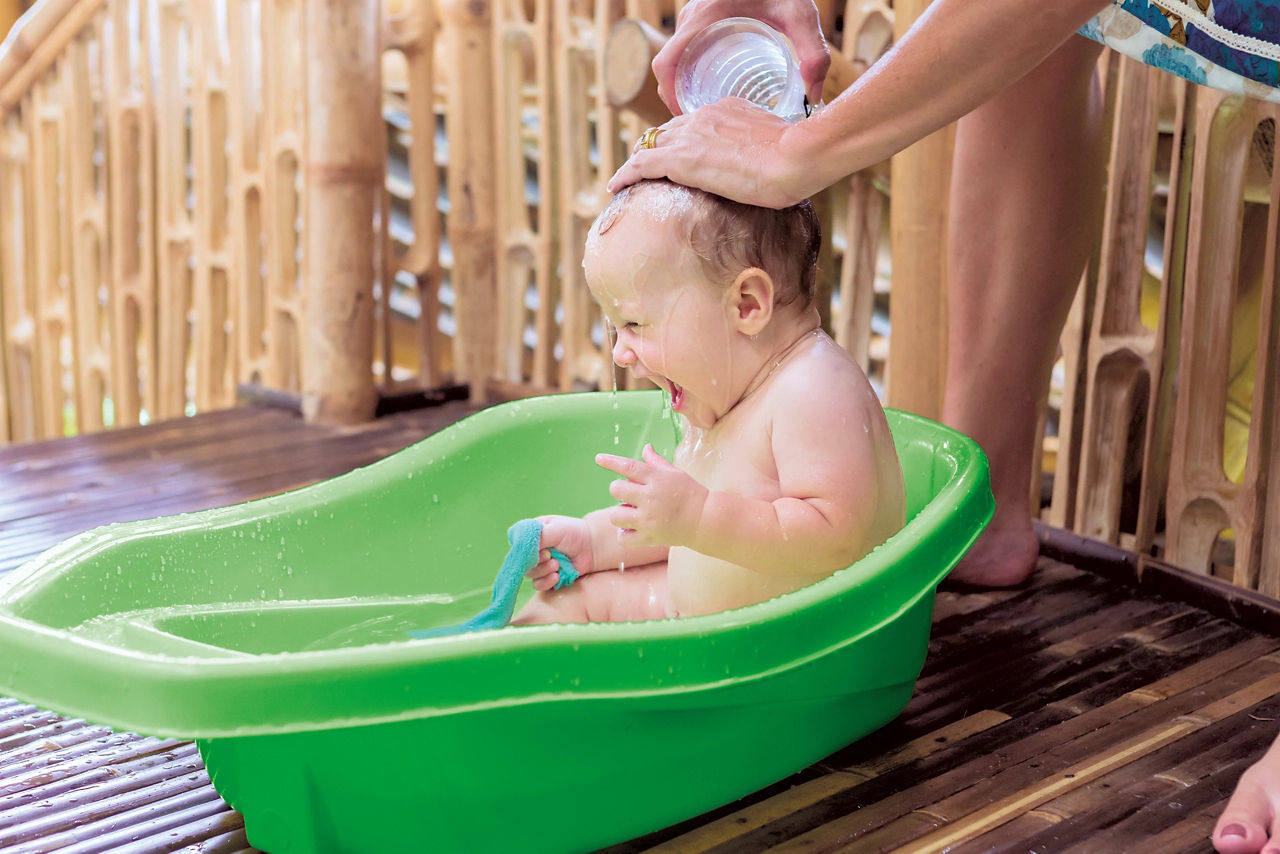 Sponge Baths: How to Bathe Your Newborn