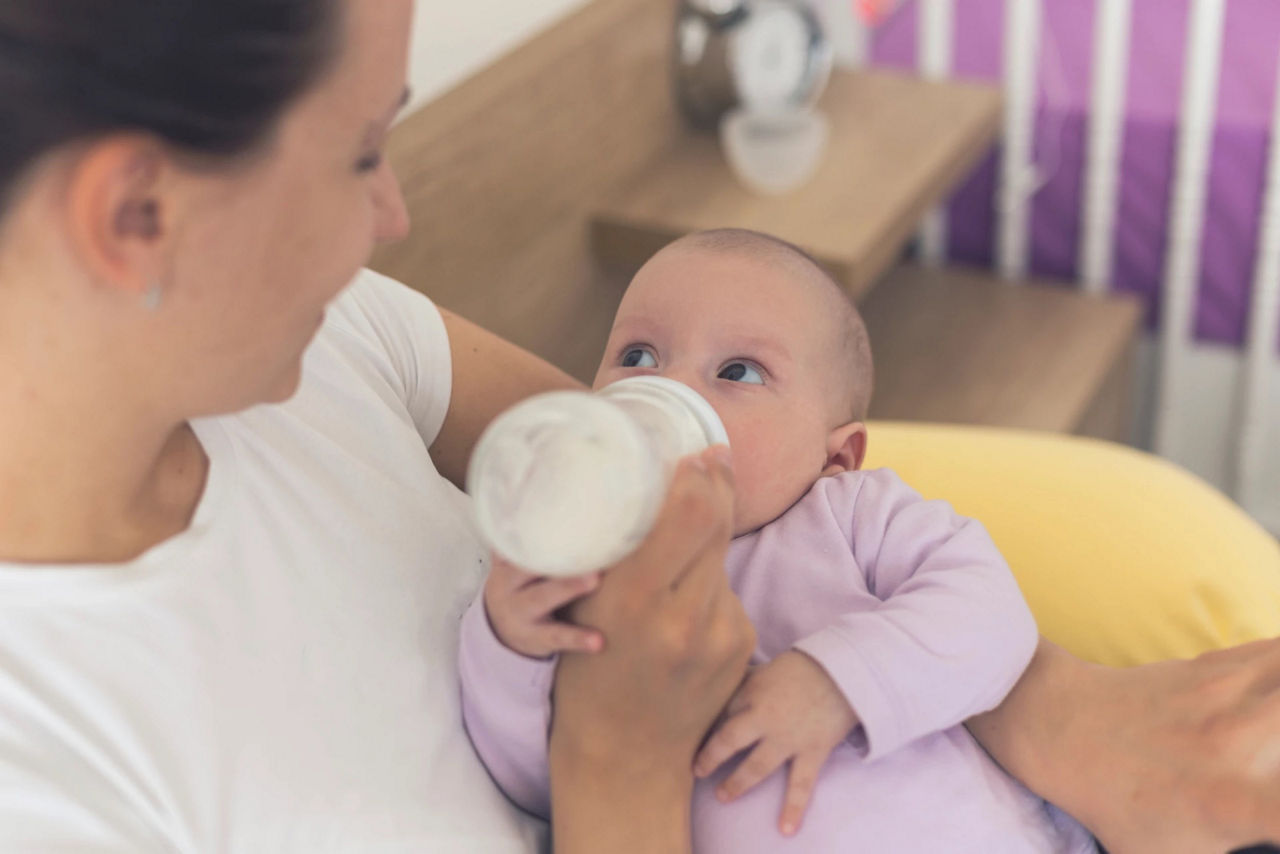 Baby bottlefeeding