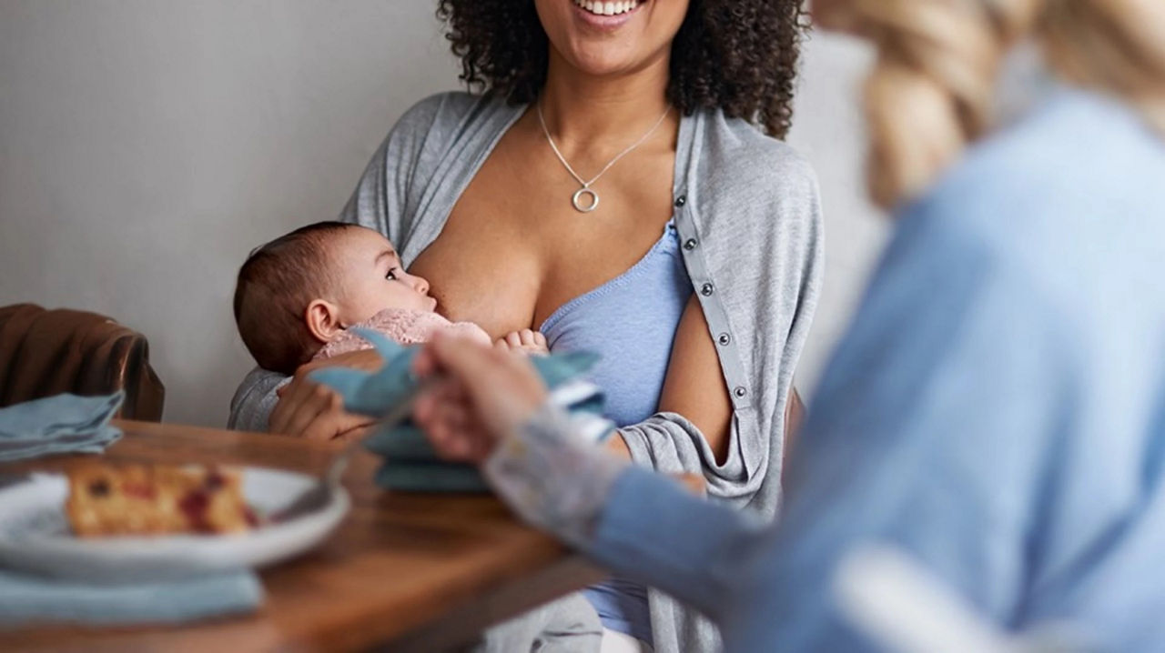 Breastfeeding at lunch