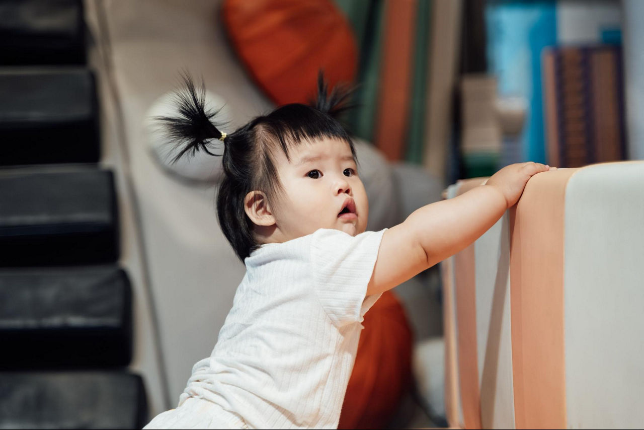 Bé 12 tháng biết làm gì