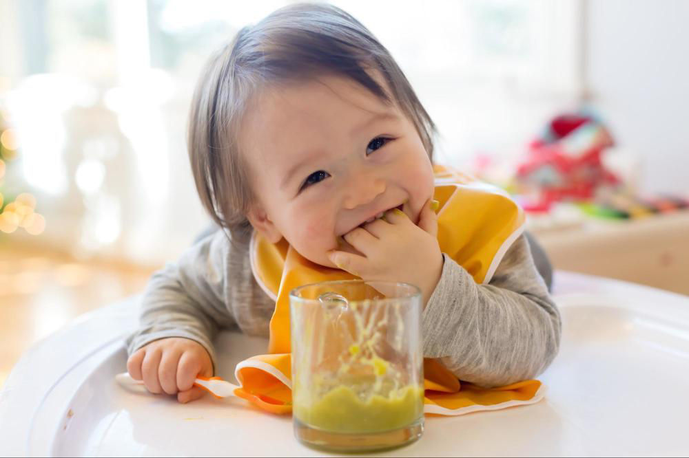 Bé 10 tháng biết làm gì