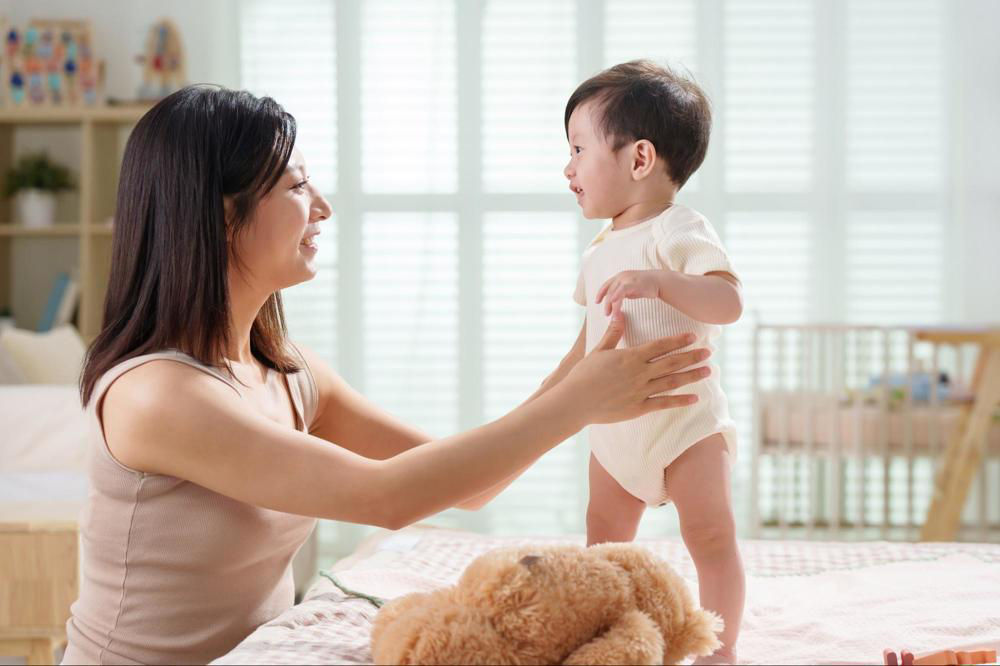 Bé 16 tháng biết làm gì