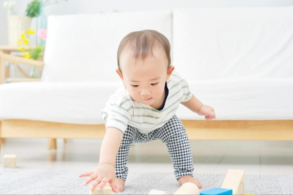 Bé 16 tháng biết làm gì
