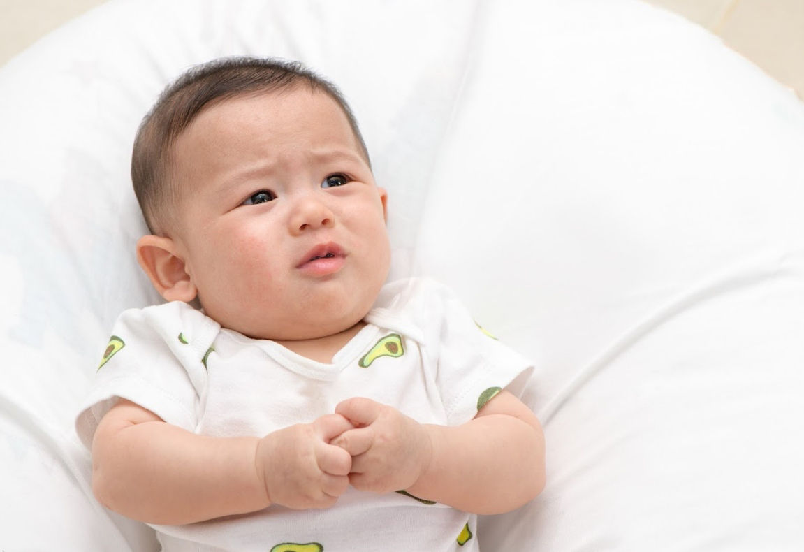 Nguyên nhân trẻ không chịu ăn dặm có thể là do vấn đề sức khỏe.