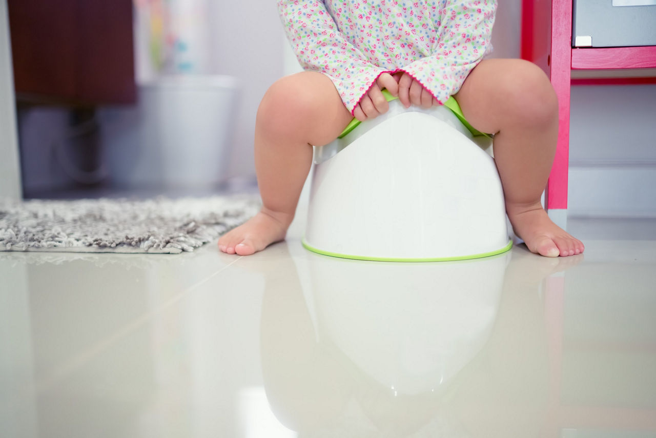 Tìm hiểu bé uống sữa công thức đi ngoài nhiều lần do đâu và cách xử lý