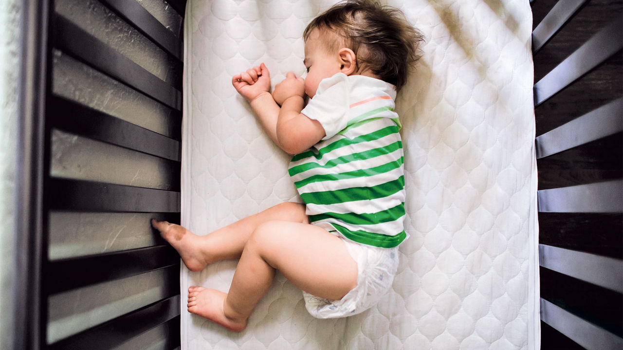 Bebé durmiendo tranquilamente