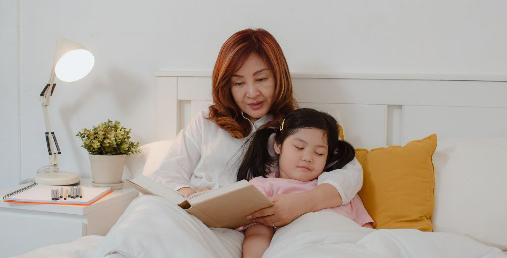 อ่านนิทานก่อนนอนให้ลูกฟัง