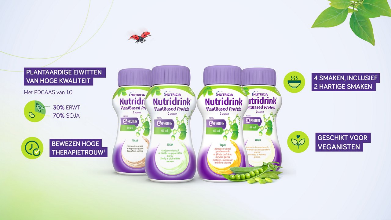 Vier Nutridrink PlantBased Protein-flessen naast elkaar, tekst over vegan eiwit en nieuwe smaken.